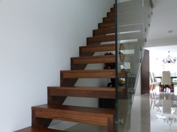 timber open tread staircase with glass balustrade