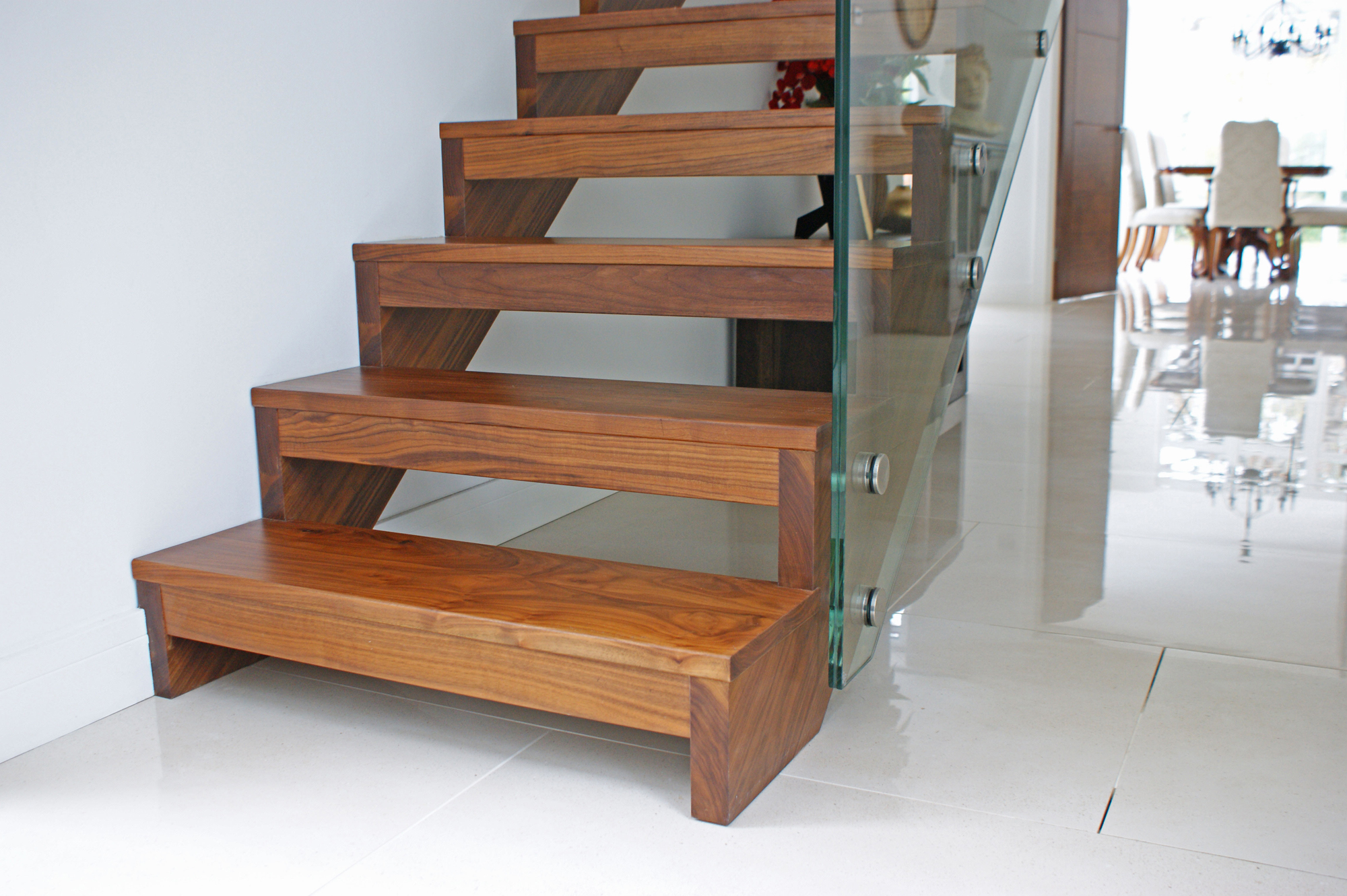 Open tread staircases with glass balustrade